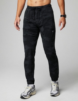 Jogger slim estampado camuflaje con bolsillos para hombre