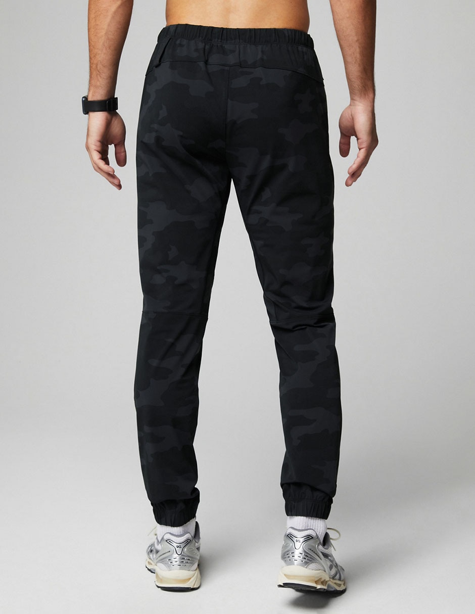 Jogger slim estampado camuflaje con bolsillos para hombre