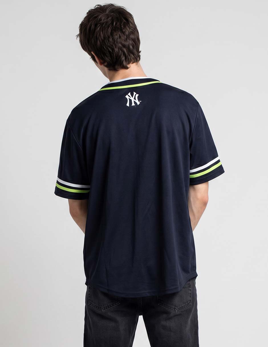 Playera cuello V para hombre 2
