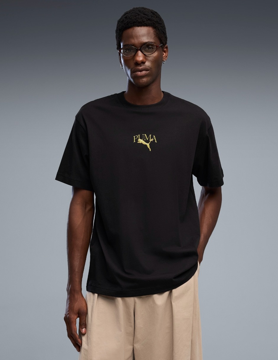 Playera Graphic Stadium Relaxed Tee cuello redondo para hombre Playera Graphic Stadium Relaxed Tee cuello redondo para hombre